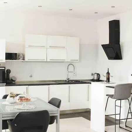 Modern For 2 In The Center Of The Town *